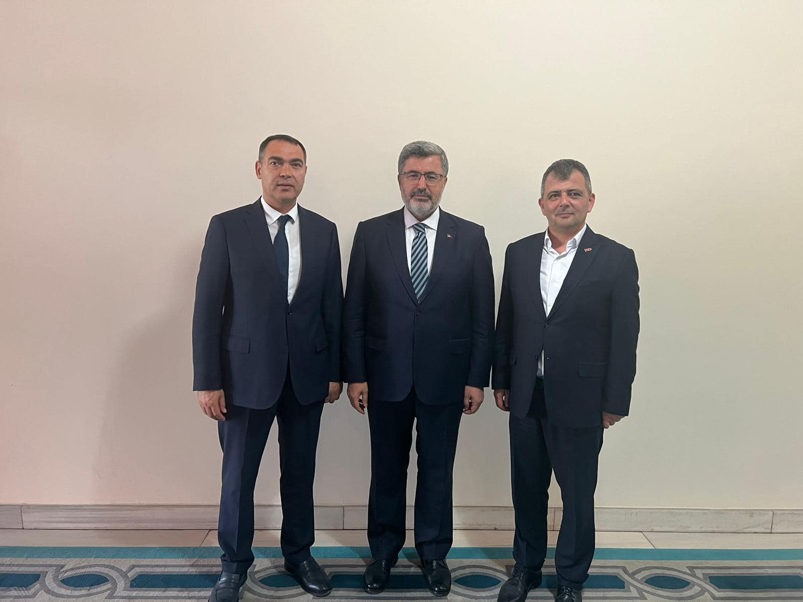 AK Parti Milletvekili Ali Özkaya, Emirdağ Belediye Başkanı Serkan Koyuncu ile TOKİ Başkan Yardımcısı Dursun Baştürk'ü Ziyaret Etti