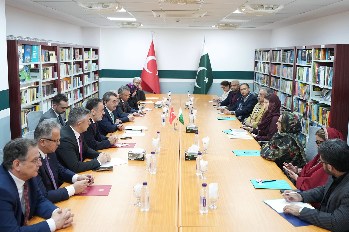 Millî Eğitim Bakanı Yusuf Tekin'den Pakistan'da Önemli Görüşme