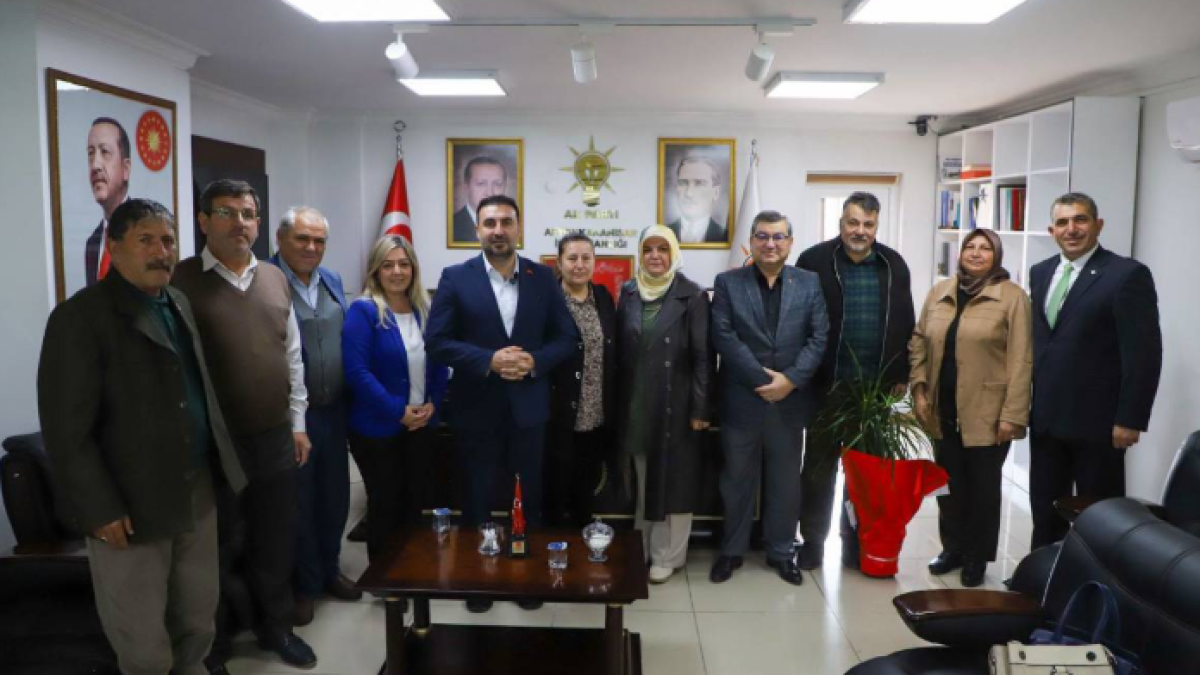 Afyon Muhtarları Dayanışma Derneği'nden AK Parti'ye Ziyaret: