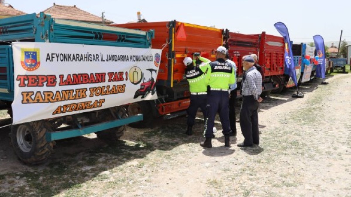 Afyonkarahisar’da “Reflektör Tak Görünür Ol” Projesi Kapsamında Bilgilendirme Faaliyeti