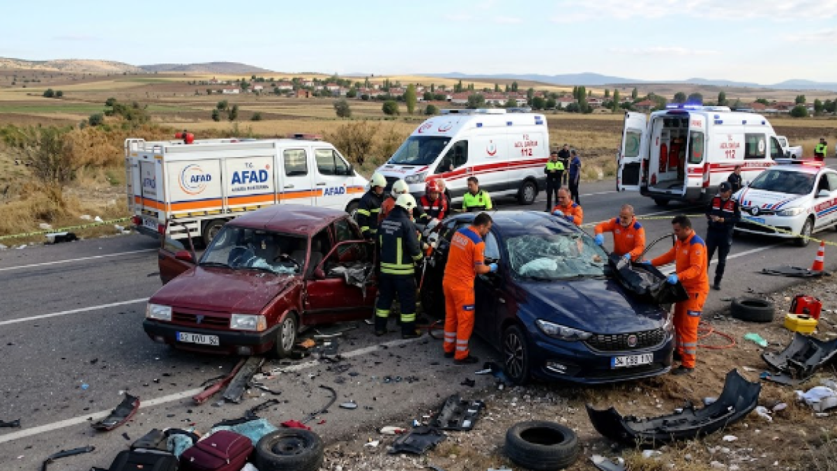 Emirdağ-Yunak Kara Yolunda Feci Kaza: 4 Ölü, 4 Yaralı