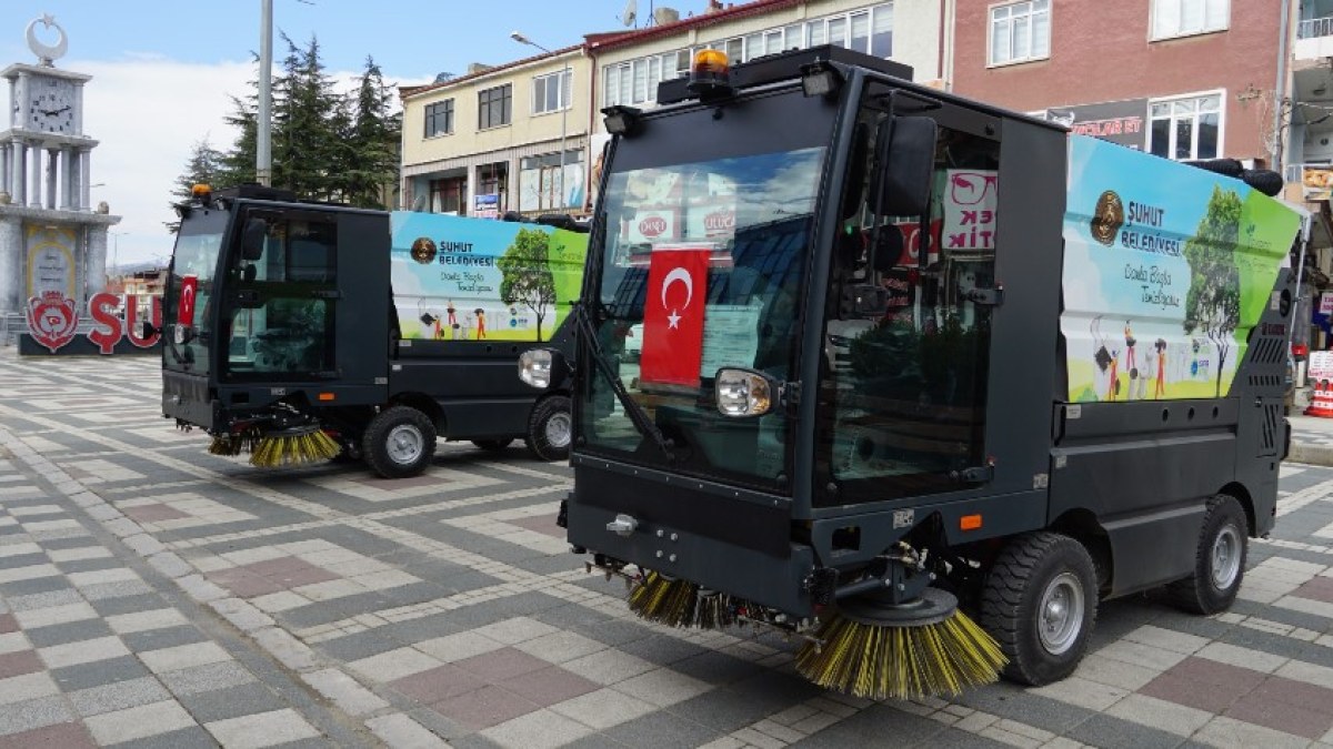 ŞUHUT’A 2 ADET YOL SÜPÜRME ARACI HİBE EDİLDİ