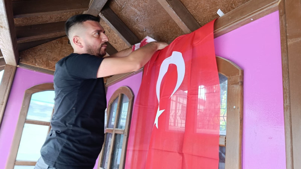 Afyonkarahisar'da 29 Ekim Coşkusu Kırmızı Beyaza Büründü: Şehir Bayraklarla Donatıldı