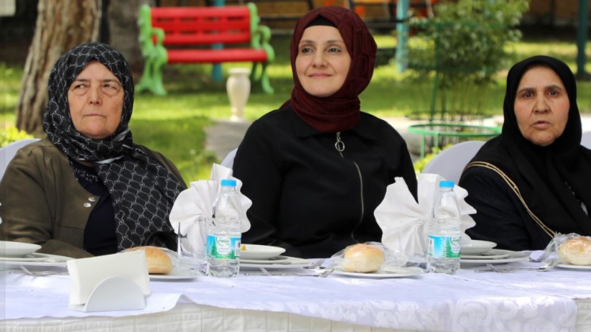Şehit Anneleri Anneler Günü’nde Valilik Konutunda Misafir Edildi