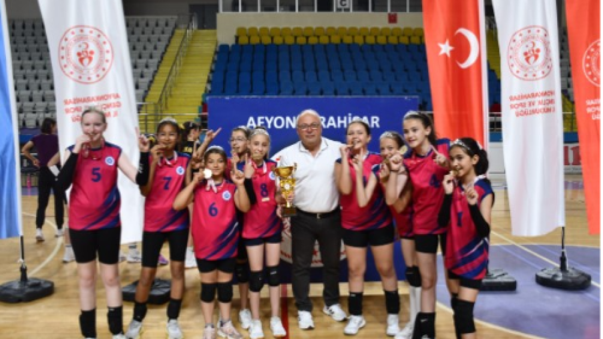 Afyonkarahisar’da Mini Kızlar Voleybol Müsabakaları Sona Erdi