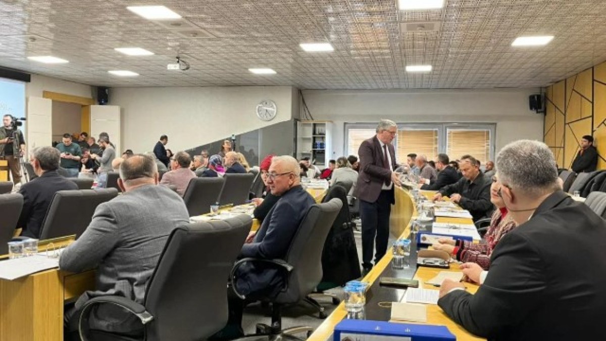 Belediye Meclisi’nde, 1. ve 2. Başkan Vekilliği ile 2 asil ve 2 yedek Divan Kâtipliği görevlerinin Yeni secimler Yapıldı.