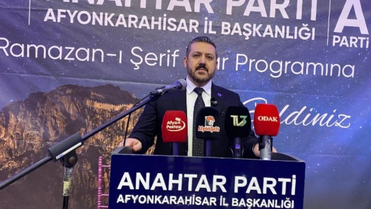 Başkan Aladağ,  “Belediye meclislerinde yaşanan tartışmalar, kullanılan üslup ve sergilenen davranışlar, şehrimizin itibarına zarar veriyor.