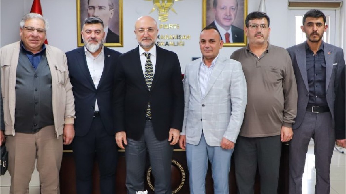 Afyonkarahisar Muhtarlar Derneği Başkanı Suat Uygur ve beraberindeki 11 mahalle muhtarı, AK Parti İl Başkanı Av. Turgay Şahin’i ziyaret etti.