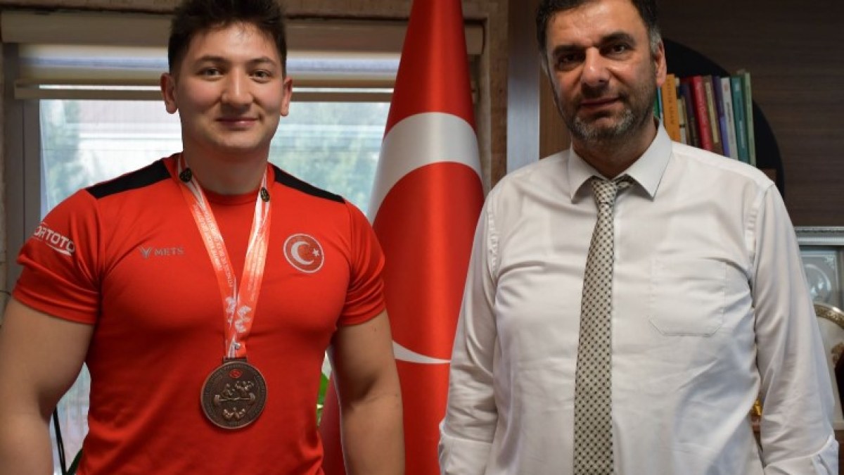 Vücut Geliştirme Fitness ve Bilek Güreşi Federasyonu İl Temsilcisinden G.S İl müdürüne Ziyaret.