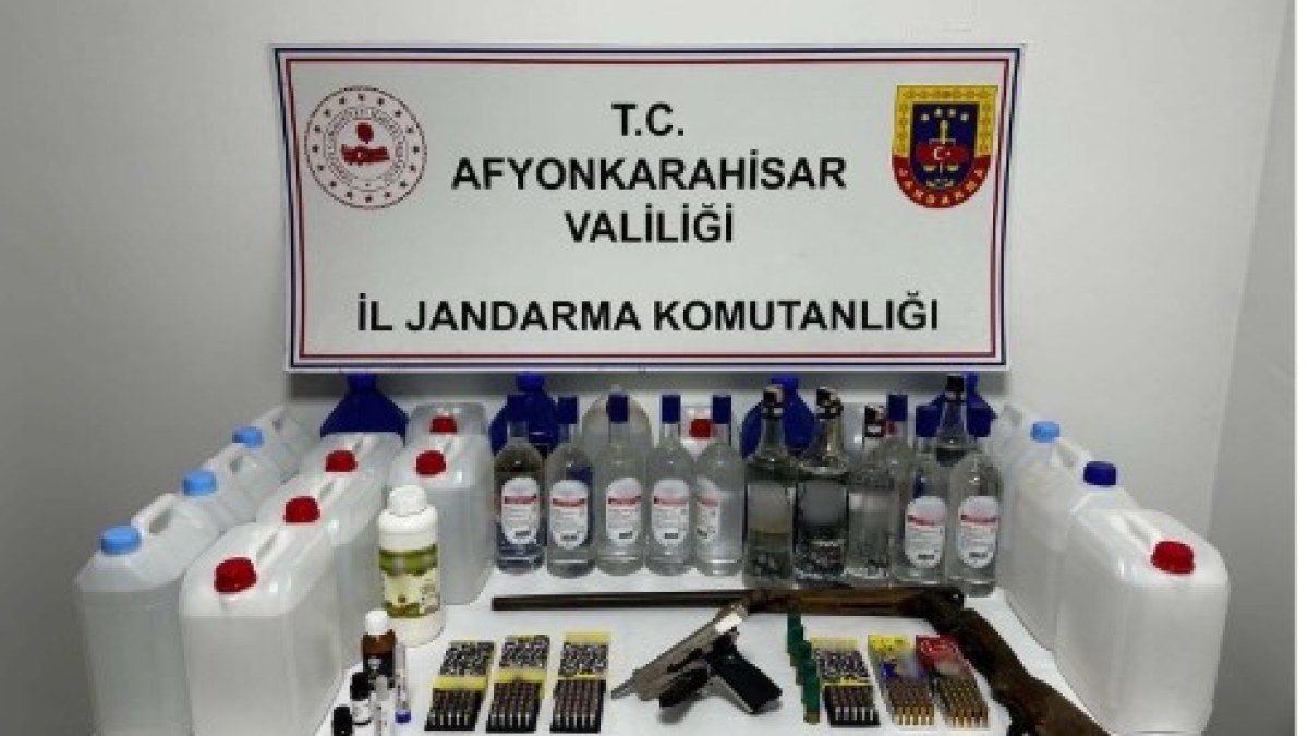 KAÇAK ALKOL VE SİLAHLAR ELE GEÇİRİLDİ