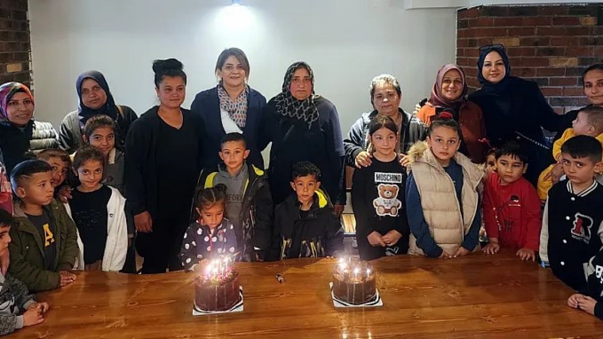 AK Parti Afyonkarahisar Kadın Kolları’ndan Bayramda Çocuklara Hediyeler Dagıtıldı.