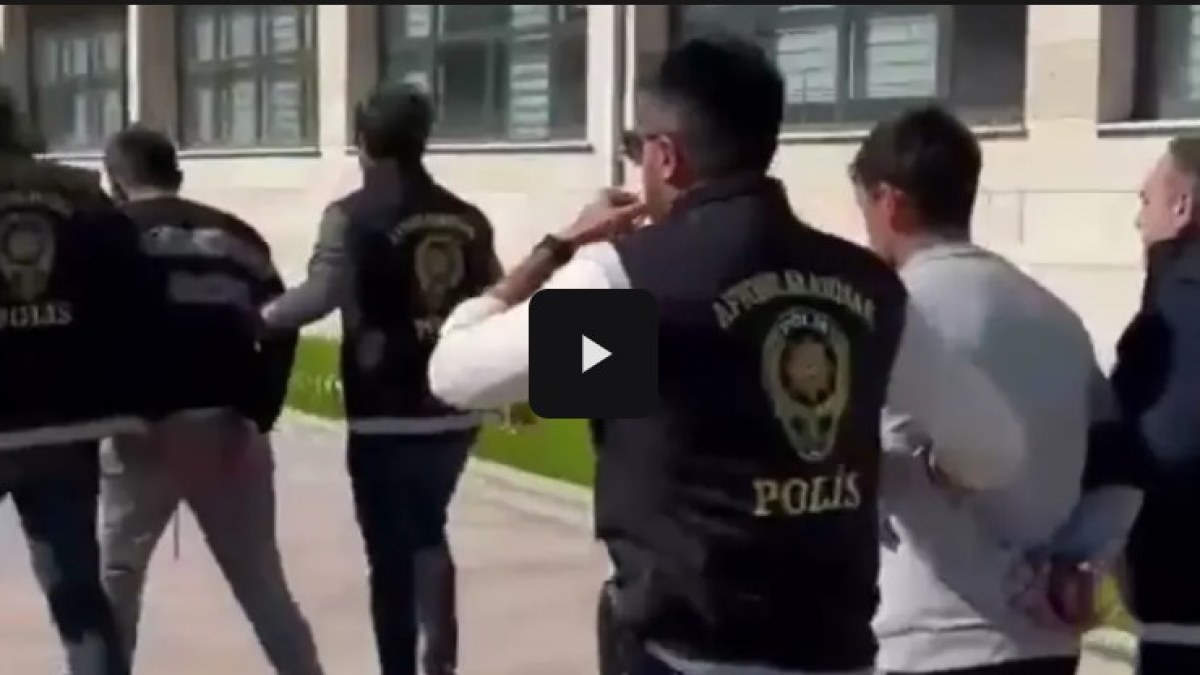 Aranan Şahıslara Eş Zamanlı Operasyon: 2 Kişi Yakalandı.