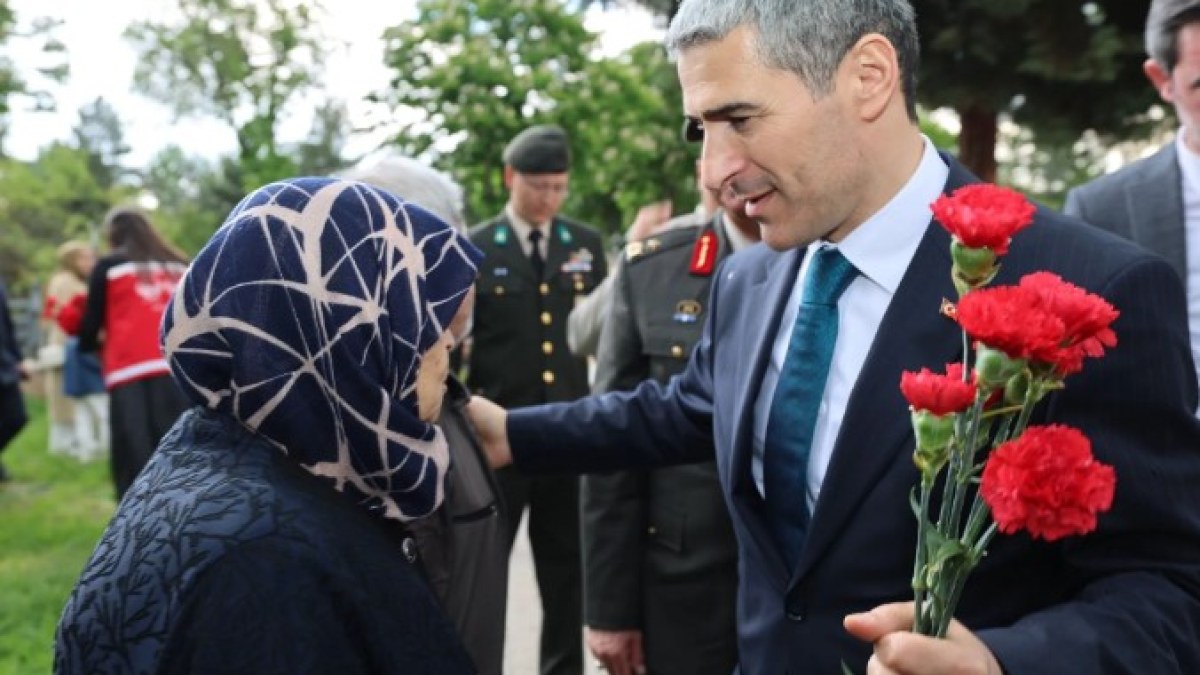 Dr. Vali Aktaş Hava Şehitliği’nde