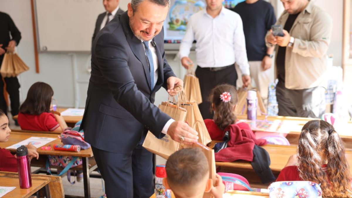 Başkan Adnan Öztaş, eğitim hayatına ilk adımını atan 1. sınıf öğrencilerini ziyaret etti.