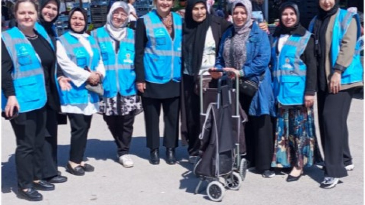 AK KADINLAR KANLICA PAZARI’NDA GÖNÜLLERE DOKUNDU