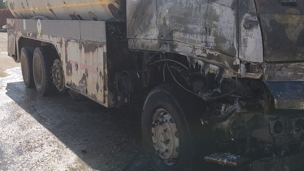 Veysel Karani Mahallesi'nde Kamyon Yangını Paniği: Boş Tanker Faciayı Önledi