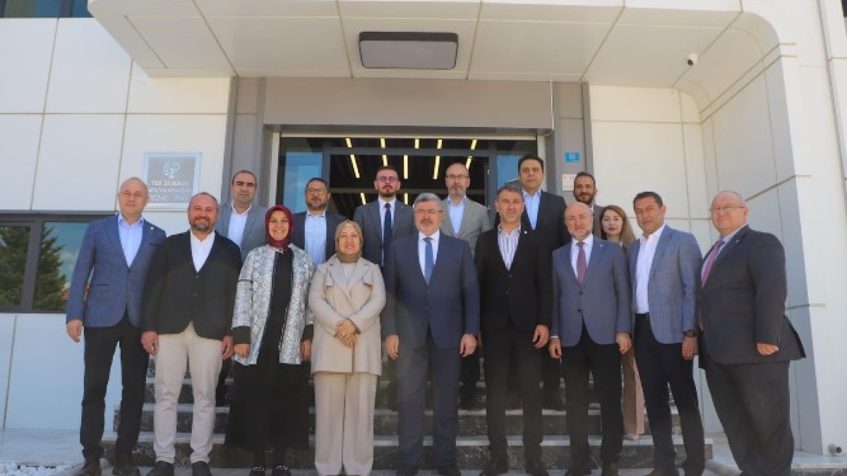 AK Parti Afyonkarahisar Milletvekili Ali Özkaya’ya 33. Bölge Afyonkarahisar Eczacı Odasından teşekkür