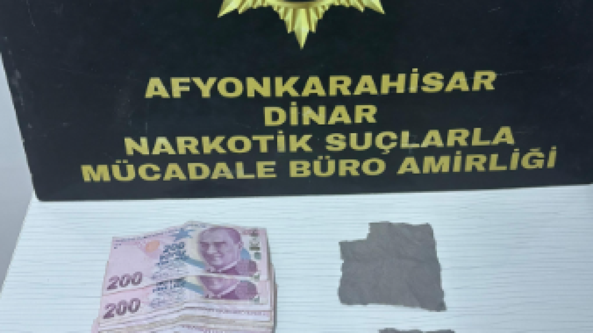 POLİS ARAMASINDA ORTAYA ÇIKTI! UYUŞTURUCU VE YÜKLÜ MİKTARDA PARA ELE GEÇİRİLDİ