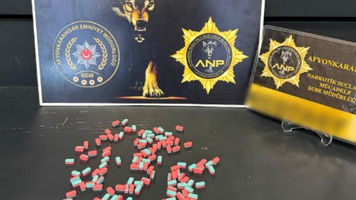 Polis Durdurdu, Üst Aramasında 121 Uyuşturucu Madde Ele Geçirildi