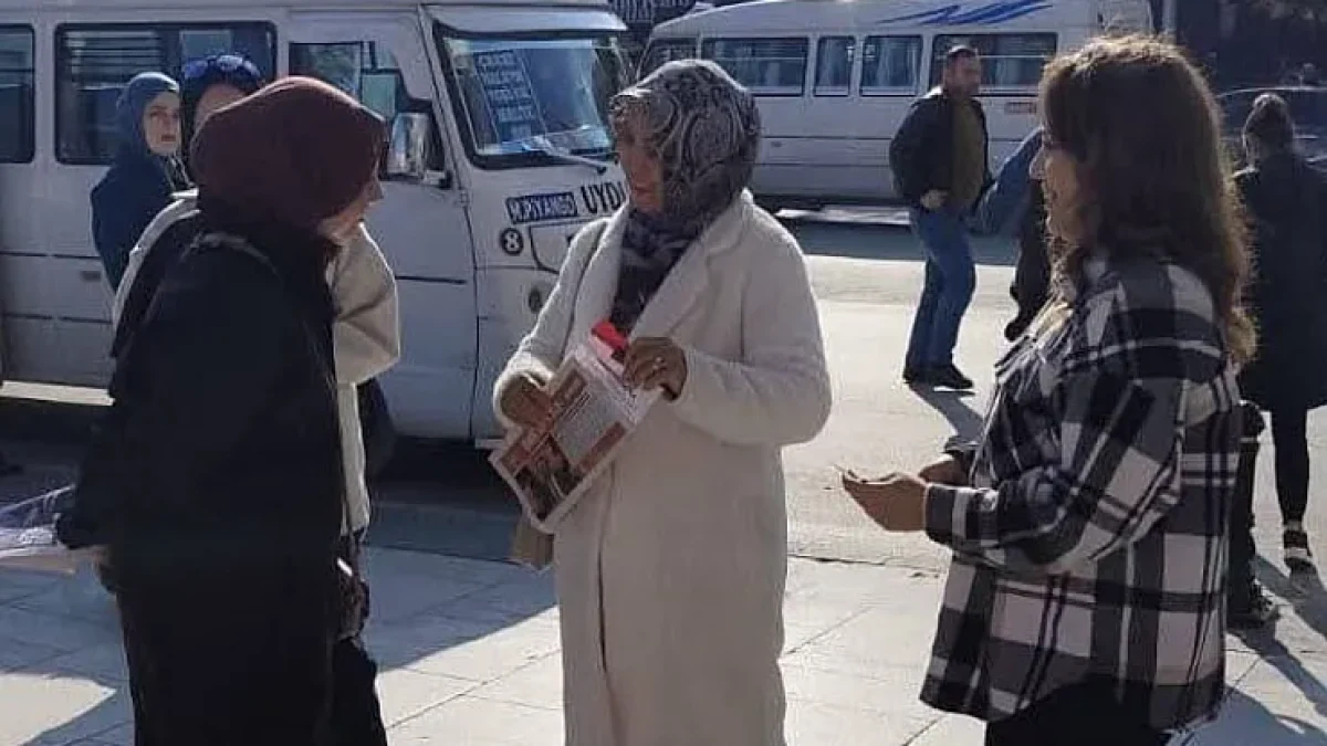 Yeniden Refah Partisi Kent meydanında Stant Açtı.