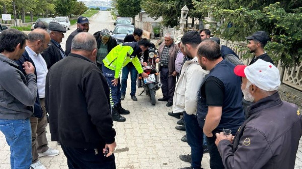 Afyonkarahisar'da Trafik Kuralları Eğitimi: 928 Kişiye Bilgilendirme Yapıldı
