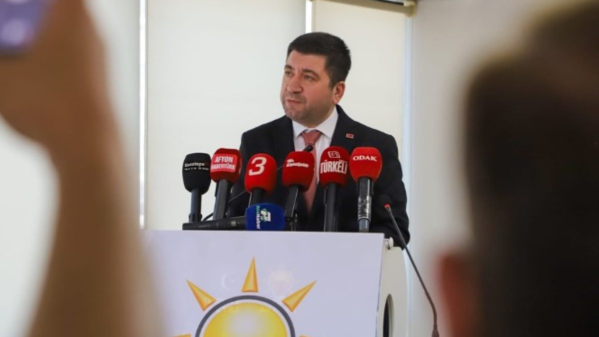 AK Parti’den ayrılıp farklı partilere geçenler, hatta yeni parti kuranlar oldu…