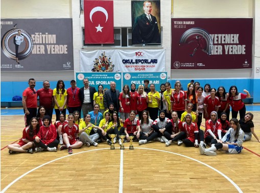 Okul Sporları İkinci Küme Genç Kız Futsal Müsabakaları tamamlandı