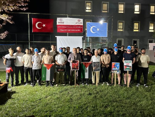 Tınaztepe Yurdunda Öğrencilerden Filistin ve Doğu Türkistan için farkındalık etkinliği Düzenledi.