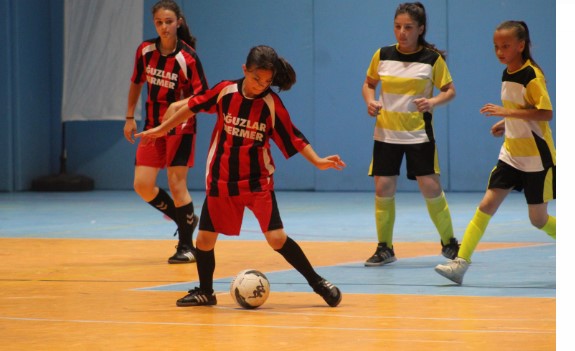 Okul Sporları Küçük Kızlar Futsal müsabakaları sona erdi