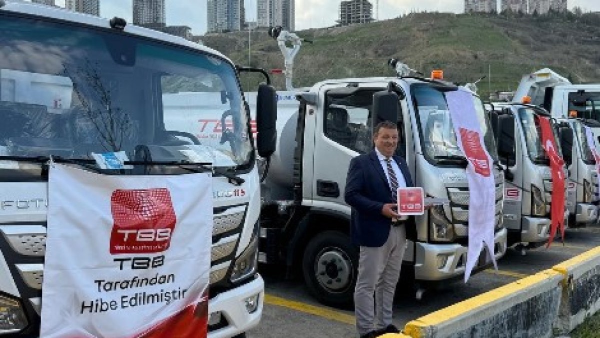 Yeni hizmet aracımızın Karacaörenimize hayırlı olmasını diliyorum