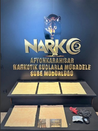 Durdurulan araçta ve şahıslar üzerinde yapılan aramada Uyuşturucu Yakalandı