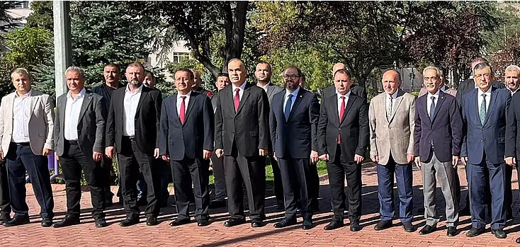37’inci Ahilik Haftası kutlamaları kapsamında ilk tören Kocatepe Parkı Atatürk Anıtında gerçekleştirildi.