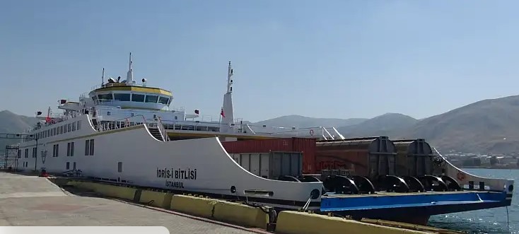 TÜRKİYE'NİN EN BÜYÜK FERİBOTLARI VAN GÖLÜ'NDE HİZMET EDİYOR