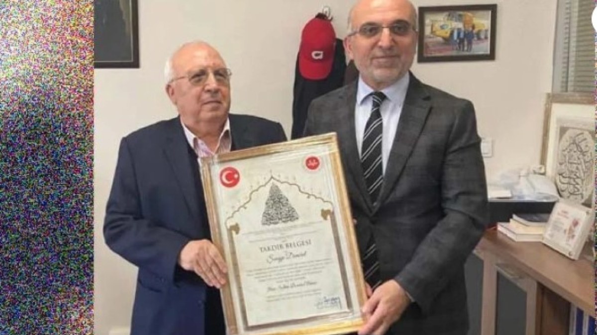 cami yaptıran hayırsever iş insanlarına Diyanet İşleri Başkanlığı imzalı takdir belgeleri takdim edildi.