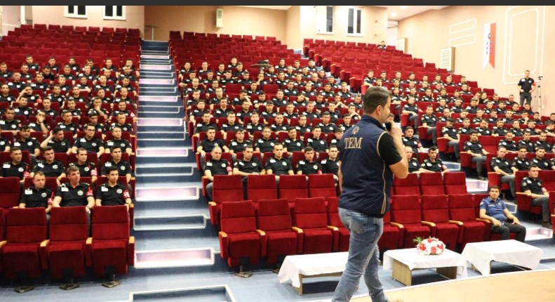 El Ele Güvenli Geleceğe projesi kapsamında bilgilendirme  Eğitimi Verildi