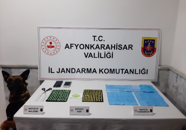 Afyonkarahisar'da Uyuşturucu Operasyonu: Çok Sayıda Uyuşturucu Ele Geçirildi