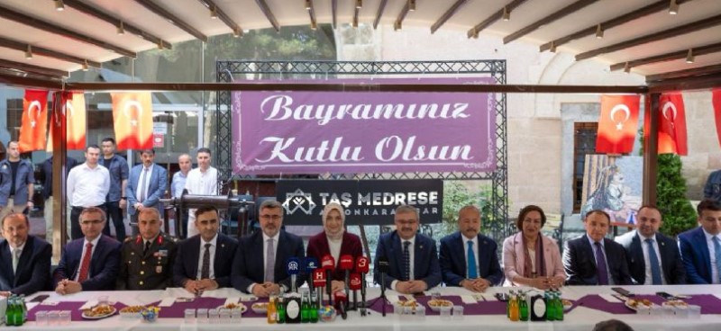 AFYONKARAHİSAR'DA BAYRAMLAŞMA TÖRENİ TAŞ MEDRESE’DE GERÇEKLEŞTİ