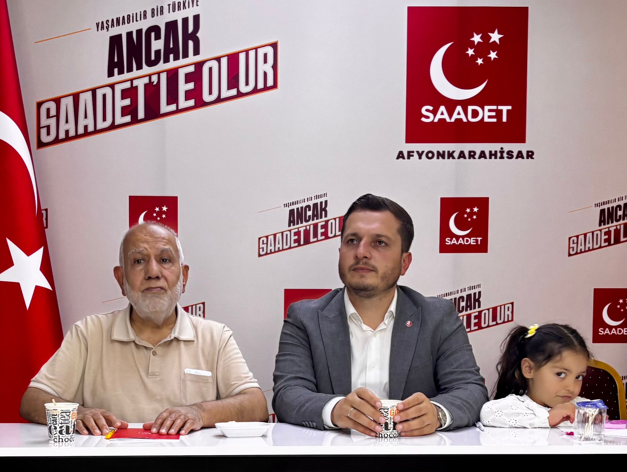 Saadet Partisi Afyonkarahisar İl teşkilatı tarafından düzenlenen bayramlaşma programı yoğun bir katılımla yapıldı