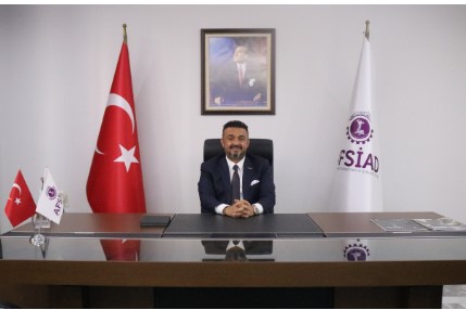 HAYATIMIZIN EN KIYMETLİ HAZİNELERİNDEN OLAN BABALARIMIZIN GÜNÜ KUTLU OLSUN.