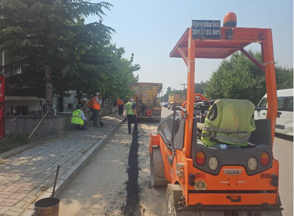 Afyonkarahisar Belediyesi Sahada: Eşrefpaşa'da Yol yamaÇalışmaları Aralıksız Devam ediyor.
