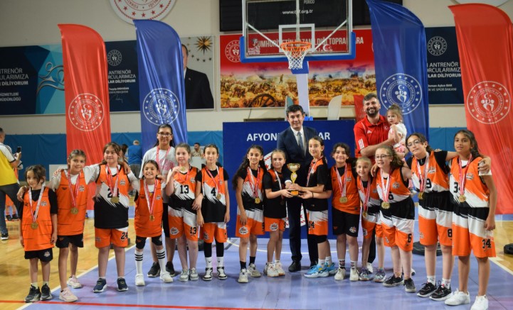 2024-2025 Basketbol Sezonu U10-U12 Kategorileri Tamamlandı: Genç Yetenekler Ödüllendirildi!