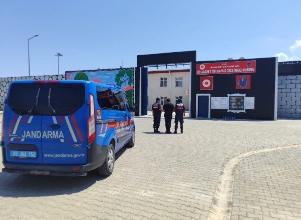 Afyonkarahisar Jandarmasından Suçlulara Geçit Yok: 13 Yıl 9 Ay Hapis Cezalı Şahıs Yakalandı