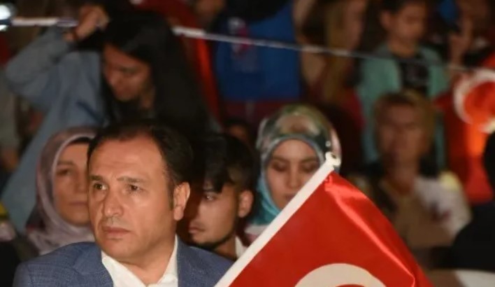 Rektör Karakaş, Türk siyasi tarihinde askeri vesayetin Orta Asya döneminden bugüne farklı biçimlerde var olduğunu belirtti