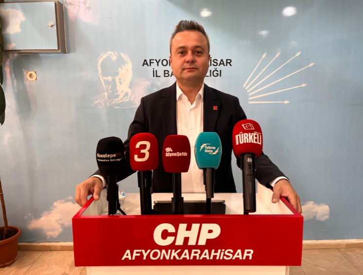 Sanki bir lütufmuş gibi il binalarında halk günü yapan AKP'nin önünde Afyonkarahisar’daki emekçilerin eylem planlarının 4. ayağı olan basın açıklaması talebi kabul edilmedi