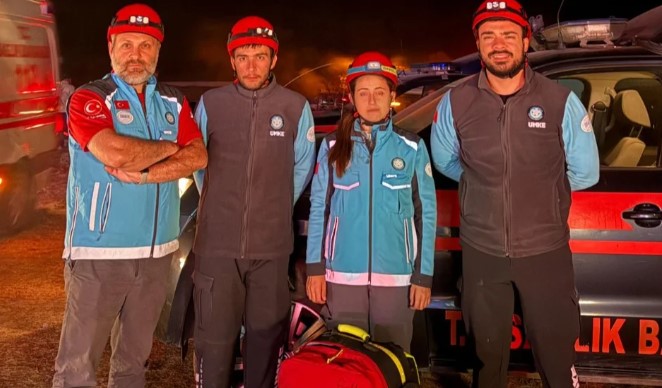 Medikal Kurtarma Ekibi (UMKE) ve 112 Acil Sağlık ekipleri Yangın Bölgesinde