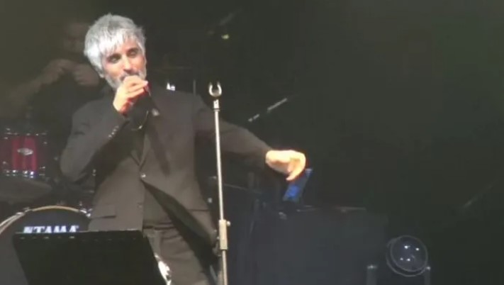 Manuş Baba’dan Eber Gölü’ne Sahneden Destek