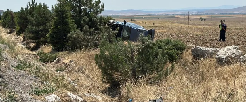 Kütahya-Afyonkarahisar Karayolunda Hafif Ticari Araç Takla Attı: 4 Yaralı