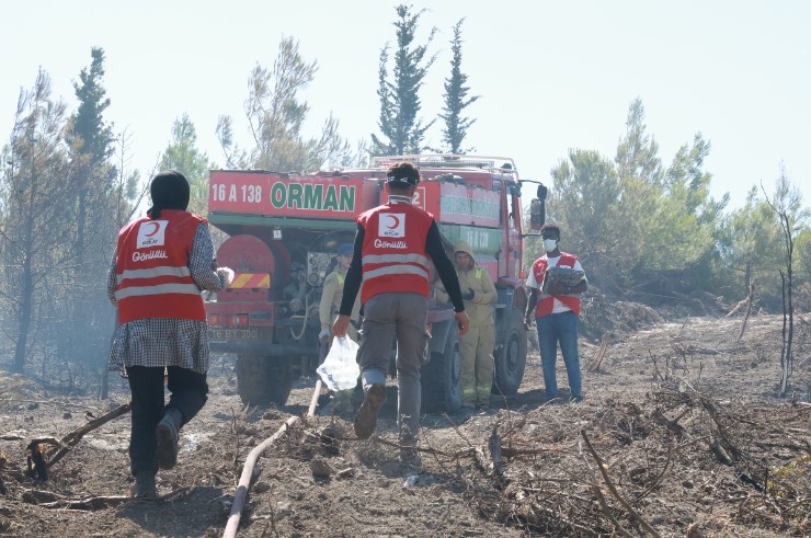 TÜRK KIZILAY’IN ORMAN YANGINLARIYLA MÜCADELEYE  DESTEĞİ SÜRÜYOR