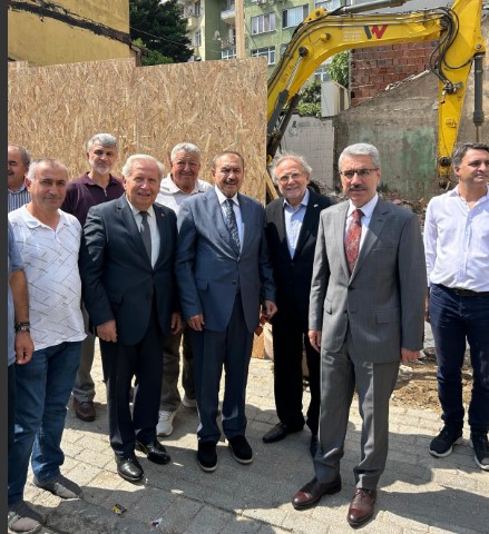 Prof. Dr. Veysel Eroğlu bugün Üsküdar Merkezde Şuhut Vakfına ait iş merkezinin temel atma merasimine katıldı
