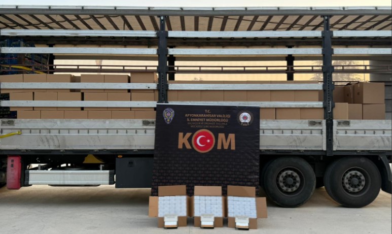 Dinar’da Kaçakçılık Operasyonu: 4 Milyon 300 Bin Bandrolsüz Makaron Ele Geçirildi